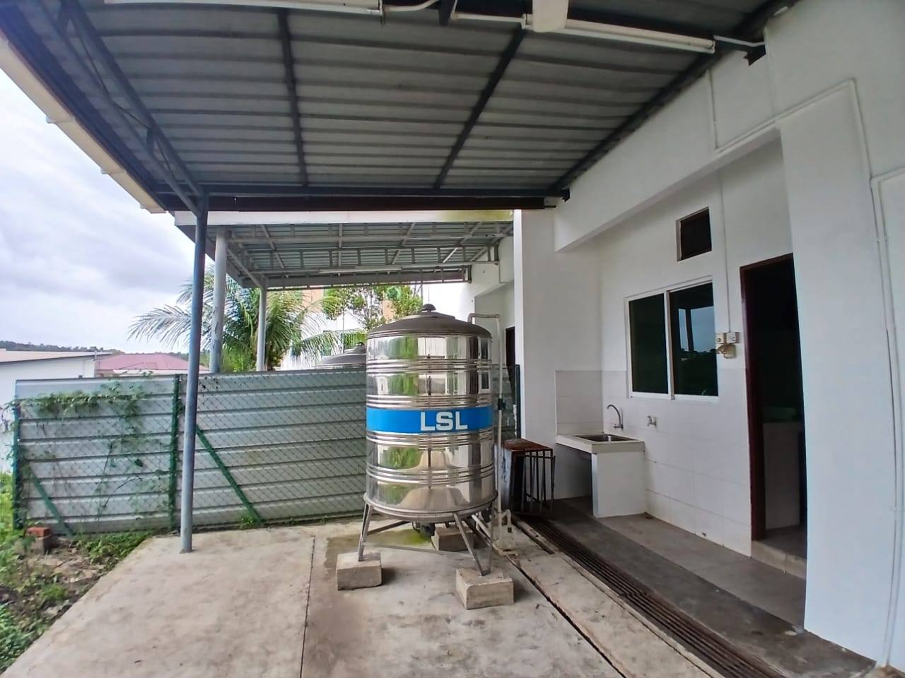 Semi Detached House for rent / sale (newly renovated)