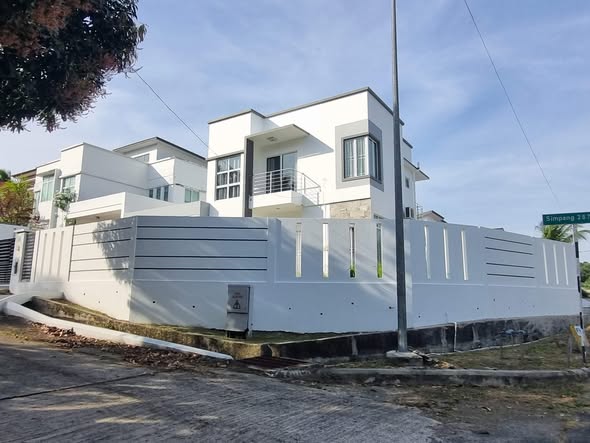 Double-storey detached house