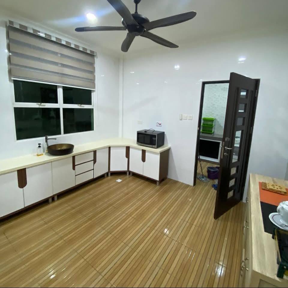 SEMI DETACHED HOUSE FOR RENT AT JERUDONG