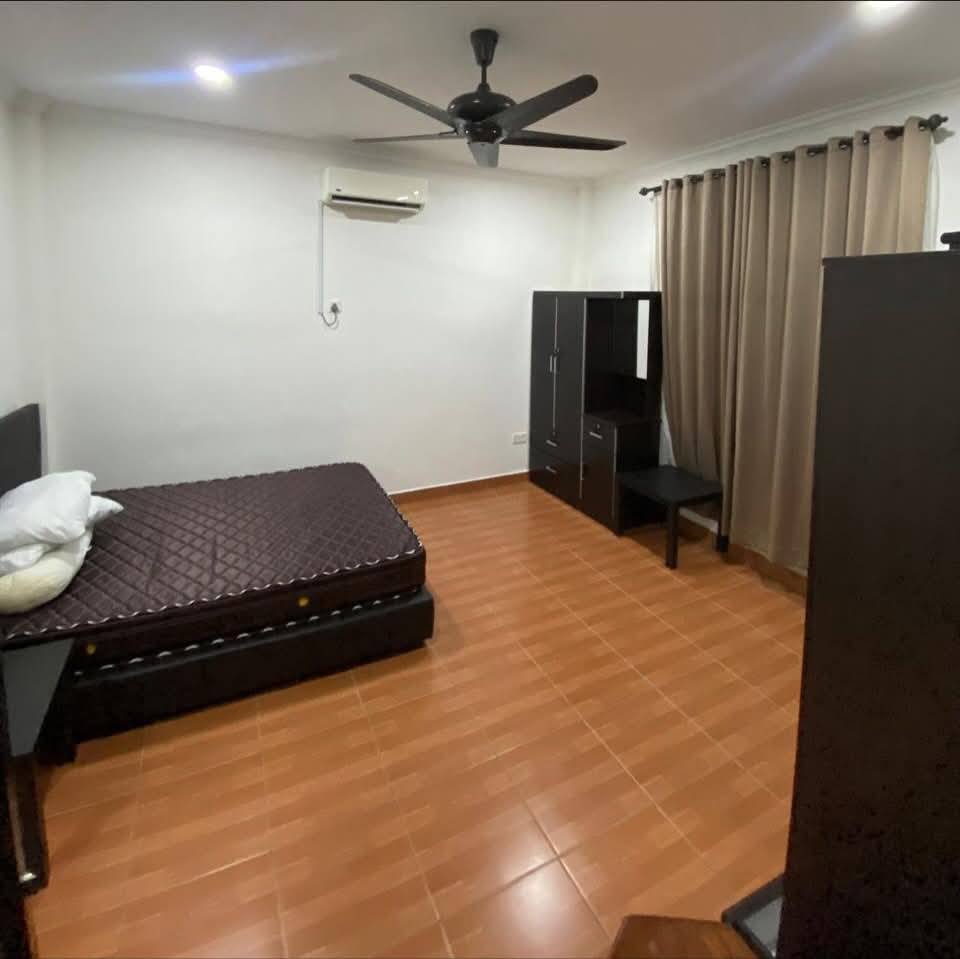 SEMI DETACHED HOUSE FOR RENT AT JERUDONG