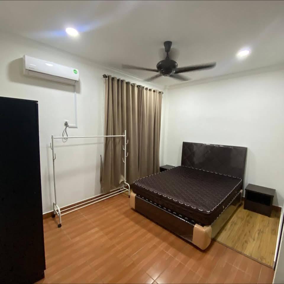 SEMI DETACHED HOUSE FOR RENT AT JERUDONG