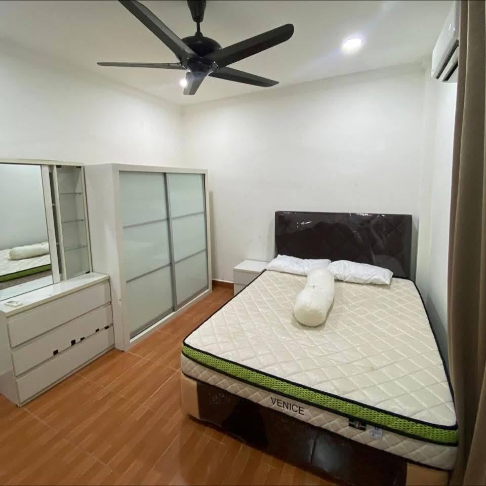 SEMI DETACHED HOUSE FOR RENT AT JERUDONG