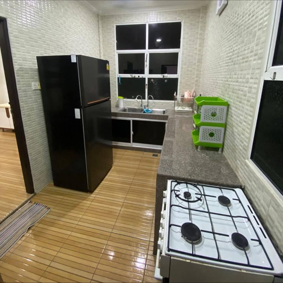 SEMI DETACHED HOUSE FOR RENT AT JERUDONG