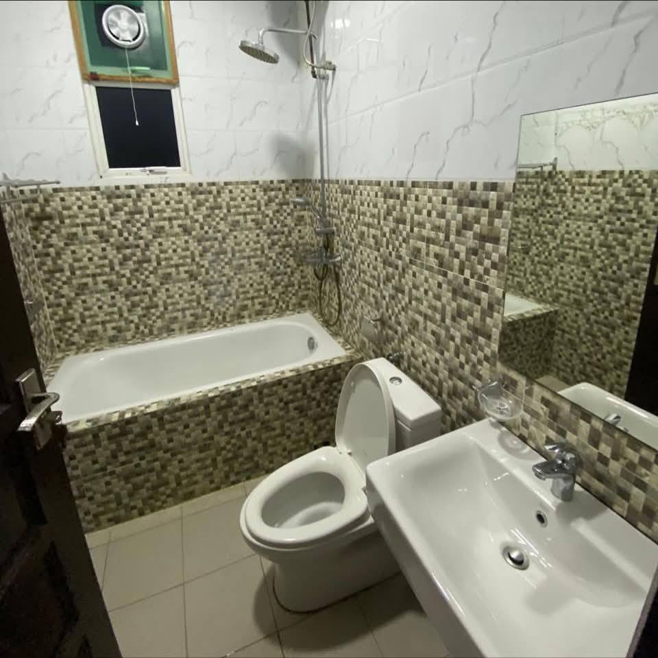 SEMI DETACHED HOUSE FOR RENT AT JERUDONG