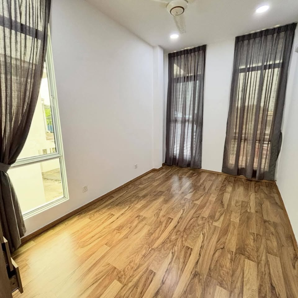 SEMI DETACHED HOUSE FOR RENT AT KIARONG