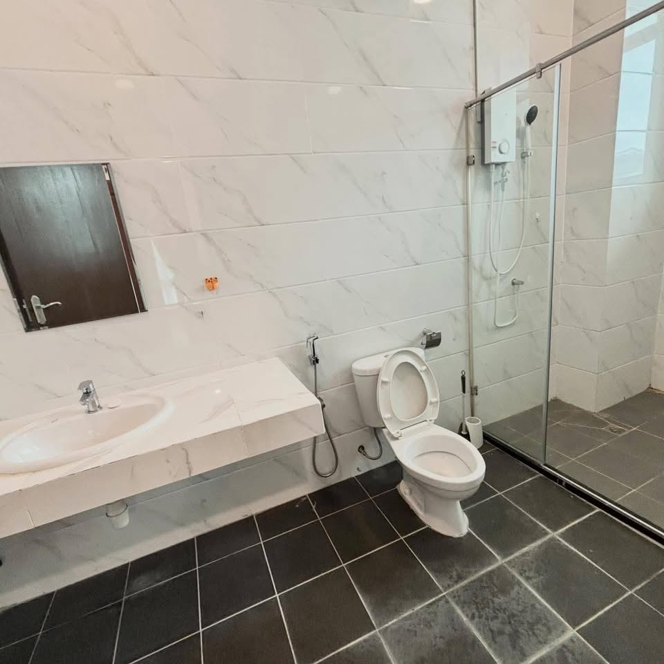 SEMI DETACHED HOUSE FOR RENT AT KIARONG
