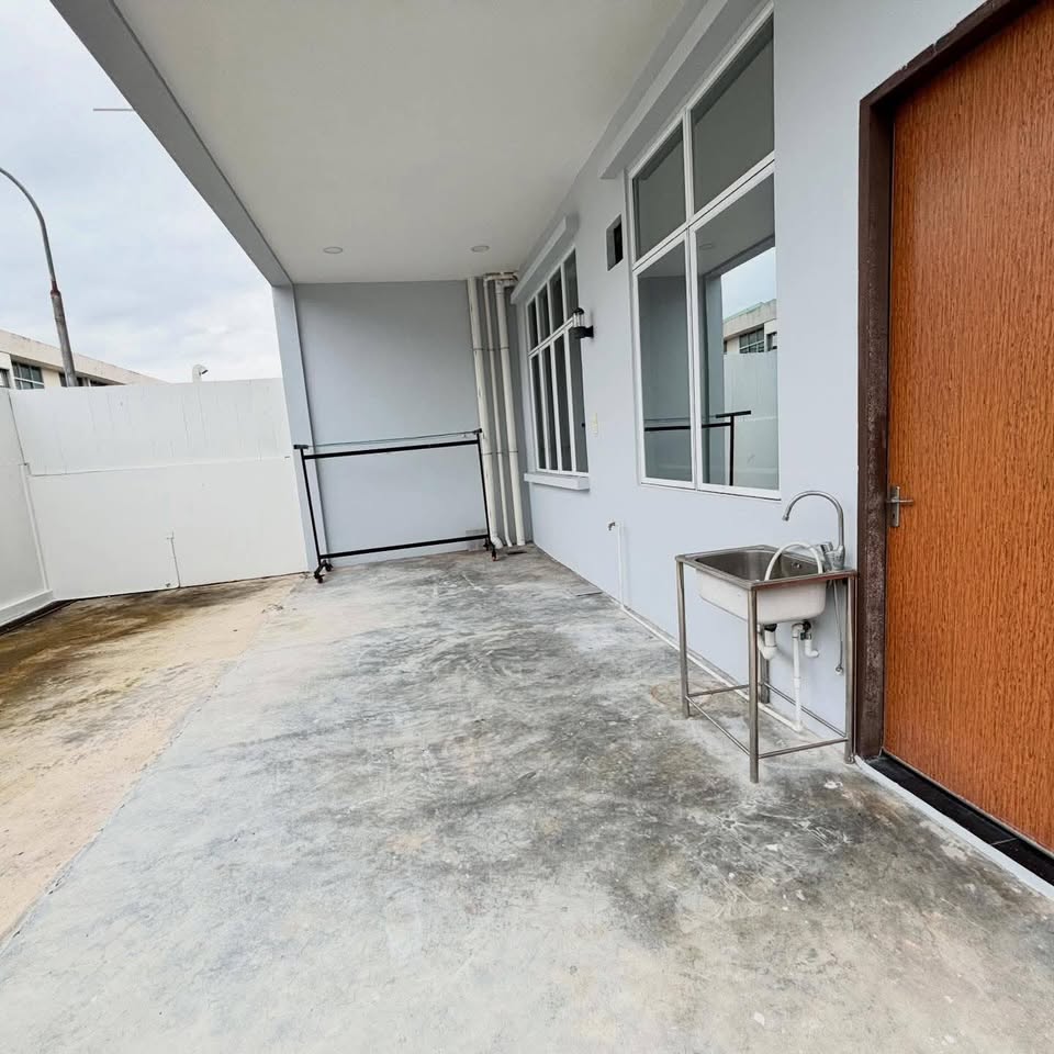 SEMI DETACHED HOUSE FOR RENT AT KIARONG