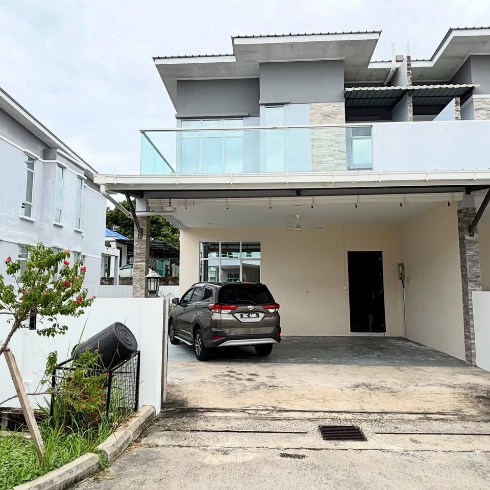 SEMI DETACHED HOUSE FOR RENT AT KIARONG